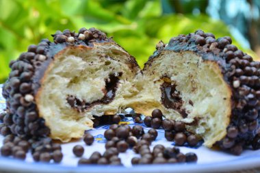 Fındıklı, kuru üzümlü ve çikolatalı.