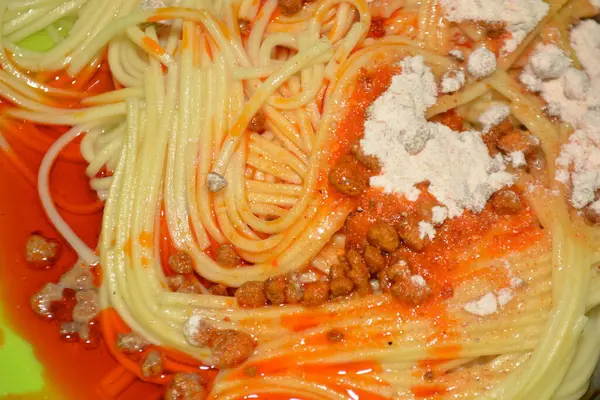 etli ve sebzeli makarna