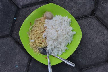 Masada etli spagetti.