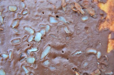 Çikolatalı pastanın yakın çekimi.