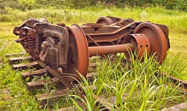 Tulsa, Oklahoma yakınlarındaki 66 numaralı otlaktaki bir arazide tren tekerlekleri duruyor..