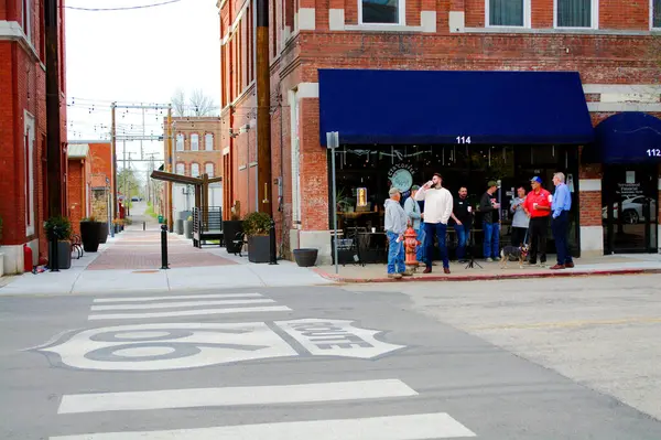 Tarihi Sapulpa, Oklahoma, Little Town America 'da, Route 66' daki CTX Coffee 'de İşletme Sahipleri Ağı