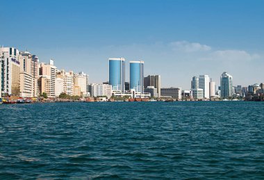 Dubai, Birleşik Arap Emirlikleri geleneksel ahşap turist tekneleri, su taksileri