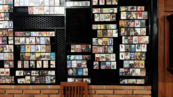 bir çok farklı türde kaset kapağının görüntüsü