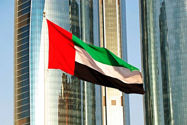 Объединенные Арабские Эмираты Uae Национальный Флаг Волны Воздухе Небе Перед — стоковое фото
