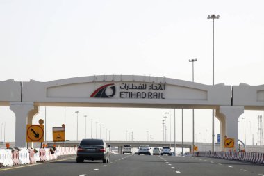 Abu Dabi, Birleşik Arap Emirlikleri - 12 Nisan 2023 Etihad Demiryolu, BAE 'nin yedi emirliğini bağlayan ilk ulusal yük ve yolcu demiryolu ağı