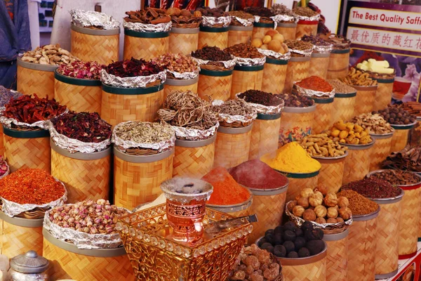 Arabian Krydda Och Örter Marknaden Stall Med Brett Urval — Stockfoto