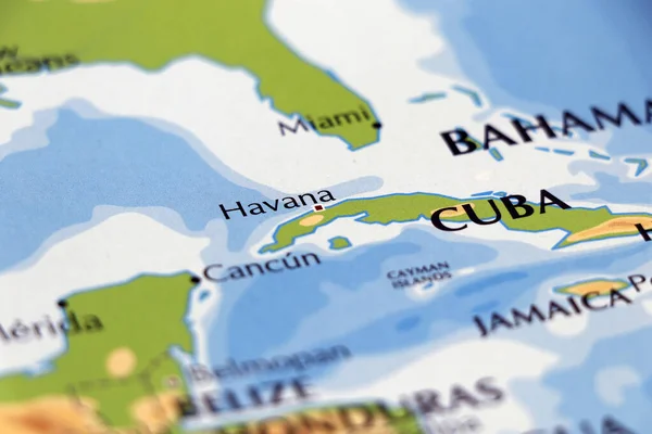 与Miami Bahamas Havana Haiti和Jamaica密切关注的Cuba世界地图 — 图库照片
