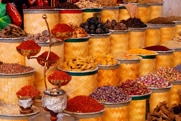 Arabian Krydda Och Örter Marknaden Stall Med Brett Urval — Stockfoto