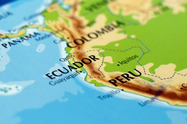 Güney Amerika ve Kolombiya 'nın dünya haritası, Ekvador ve Peru ülkeleri keskin bir odak noktasında