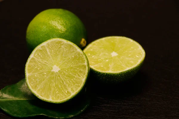 Close Shoot Green Fresh Lime Black Background — Stock Photo, Image