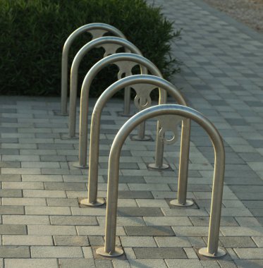 Yol yerine bisiklet park yeri.