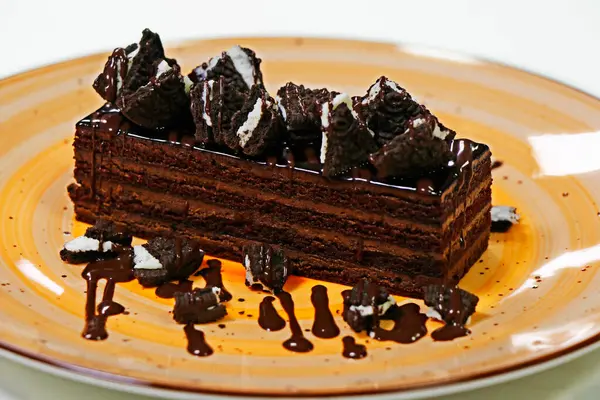 Laag Chocoladetaart Met Duivelspons Biscuitchips — Stockfoto