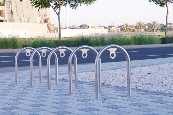 Tom Cykel Parkeringsplats Metall Rack För Allmänheten — Stockfoto