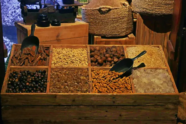 Gamla Arabiska Krydda Behållare Krydda Butik Arabien — Stockfoto