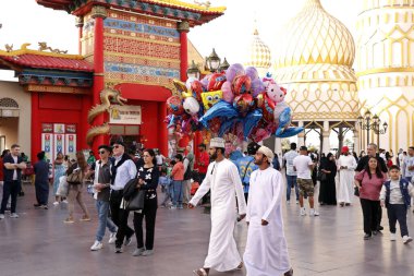 Dubai, Birleşik Arap Emirlikleri - 5 Şubat 2023 Dubai küresel köy turistik merkezi