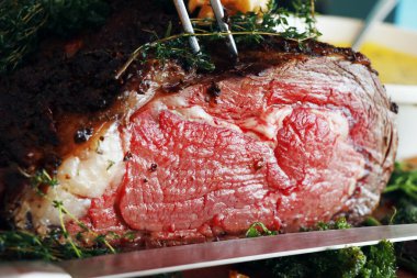 Et lokantasında kızarmış Amerikan angusu bifteği.