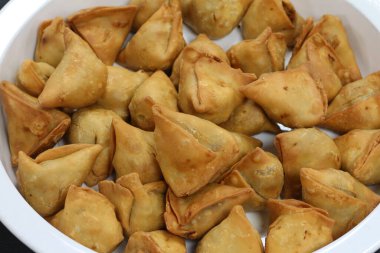 Kızarmış samosa, Hint sokak yemekleri.