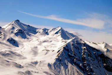 Gürcistan 'da Kafkasya Dağı karla kaplı.