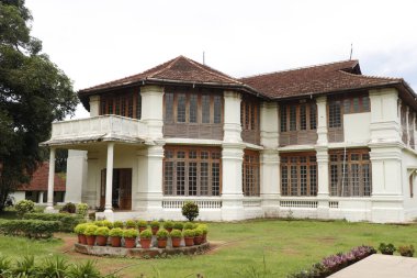 Kochi, Hindistan - 5 Haziran 2024 Hill Palace, Kochi, Kerala 'nın Tripunithura semtinde bulunan bir arkeoloji müzesi ve sarayı.