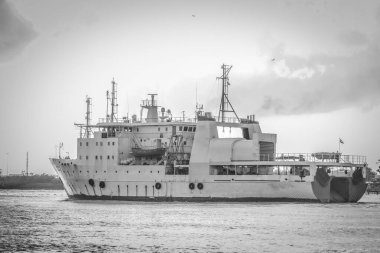 Kochi, Kerala Hindistan - 3 Haziran 2025 Hint Okyanusu 'na hareket eden sahil güvenlik gemisi