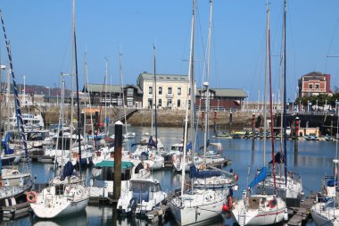 GIJN, GİRİŞ LİMANI