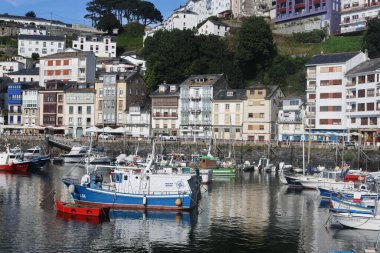 Asturias 'taki Luarca şehrinin güzel manzarası