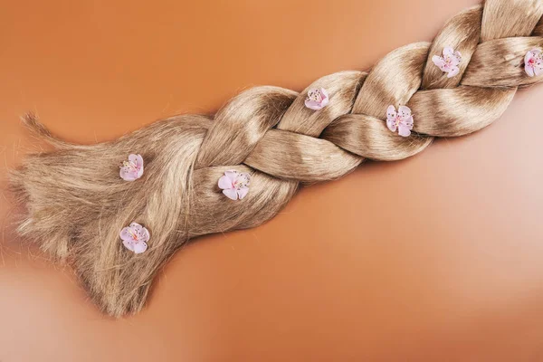 Long Blond Hair Pigtail Sakura Flowers International Hair Day Bad — Stock Photo, Image