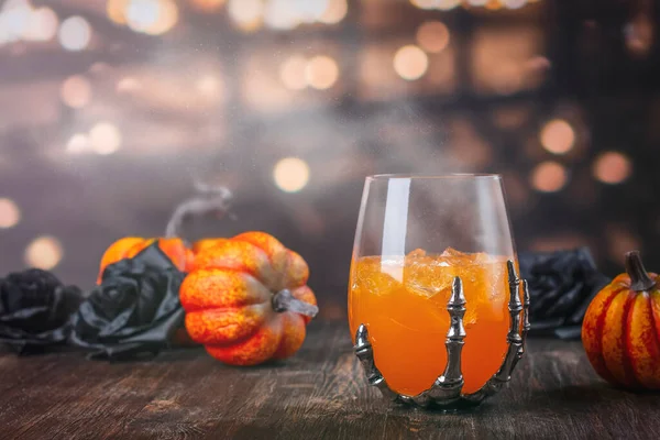 Cadılar Bayramı Portakal Kokteyli Ürkütücü Iskeletler Gözlükleri — Stok fotoğraf