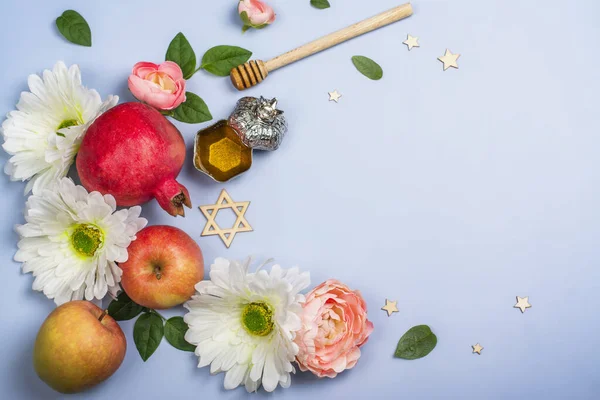 Zlato Granátová Jablka Jablka Květiny Rosh Hashanah Židovská Novoroční Zázemí — Stock fotografie