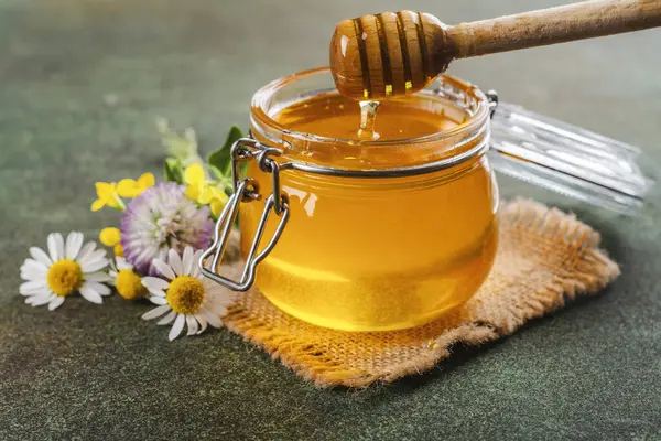 Glass Jar Floral Liquid Honey Honey Dipper Copy Space — Stock Photo, Image