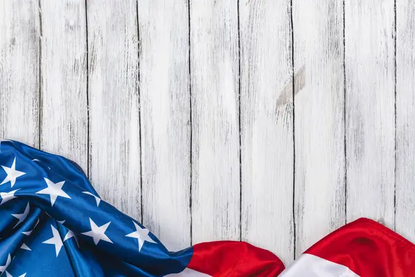 Heinäkuun Neljäs Päivä Amerikan Lippu Valkoisella Puupohjalla Kopioi Tila — kuvapankkivalokuva
