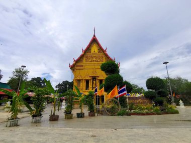 Wat Phra Si An, adı Wat Sa-an 'dı. Tapınağın 1732 'de inşa edileceği tahmin ediliyordu. Keşişler tapınakta kalmaya başladılar. Adı 1957 yılında Wat Phra Si An olarak değiştirildi. Şu anda Phra Ubosot Thongkham Roi Lan 'a ev sahipliği yapmaktadır. 