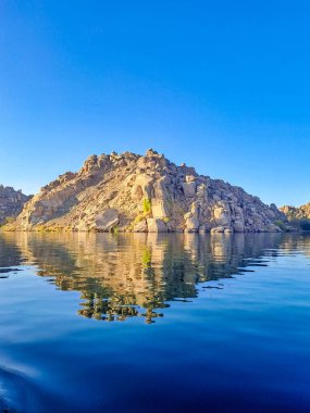 Aswan Barajı 'nın aşağısındaki Aswan Barajı ve Nasser Gölü' nün aşağısındaki Temple Arsenophis barajında Agilkia adası merkezli bir tapınak kompleksi bulunmaktadır. Mısır kalite fotoğraf