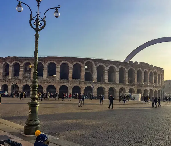 ヴェローナ イタリア 12月 2019 ヴェローナ アリーナは 最初の世紀に建てられたイタリアのヴェローナのブラー広場のローマ円形劇場です 高品質の写真 — ストック写真