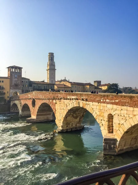 Rzeka Adige Ufortyfikowany Most Verona Castel Vecchio Most Ponte Castelvecchio — Zdjęcie stockowe
