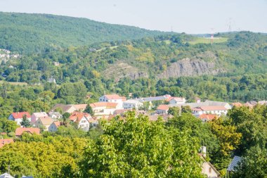 Kırsal kesimdeki köyün havadan görünüşü. Batı Bohemya 'da Zadni Treban, Çek Cumhuriyeti, Avrupa Birliği. Yüksek kalite fotoğraf