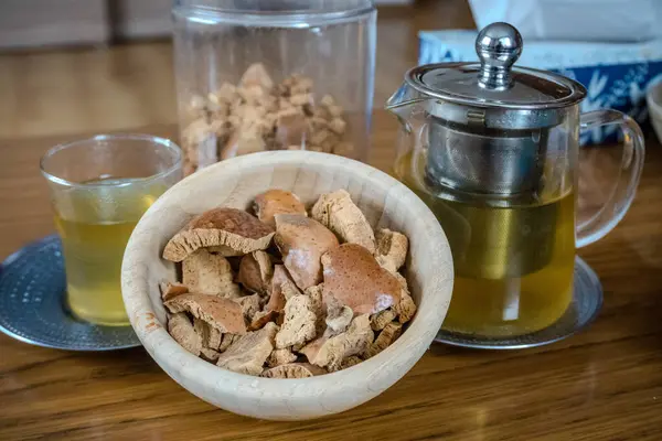 Kurumuş Hyphaene thebaica kabukları, doum palmiye suyu ve çay, sağlık için baskıyı dengeler ve bağışıklık sistemini güçlendirir. Yüksek kalite fotoğraf