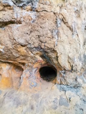 Certovy Hlavy - Vaclav Levy tarafından 1840 'larda Çek Cumhuriyeti' nin Zelizy kenti yakınlarında oluşturulan heykellerin etrafındaki kaya ve ormandaki mağara. Yüksek kalite fotoğraf