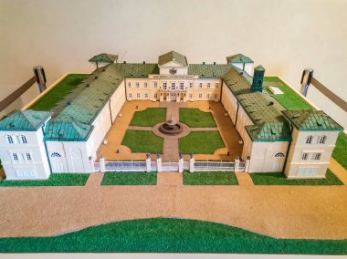 Kynzvart Kalesi Şatosu, Çek Cumhuriyeti 'nin batısındaki ünlü Marianske Lazne Marienbad kaplıca kasabası yakınlarında yer almaktadır. Yüksek kalite fotoğraf