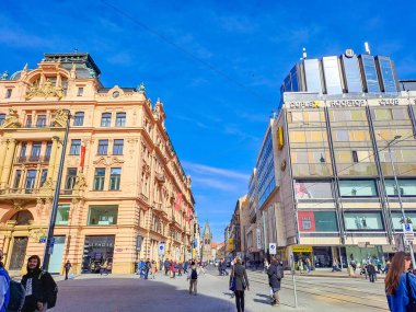 Prag, Çek - 18 Mart 2024: Prag 'daki Wenceslas Meydanı' nda Adria Sarayı inşaatı. Yüksek kalite fotoğraf