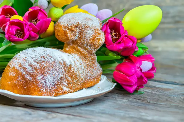 Thuis Gebakken Traditionele Pasen Brood Paska Versierd Voor Feestelijke Tafel — Stockfoto