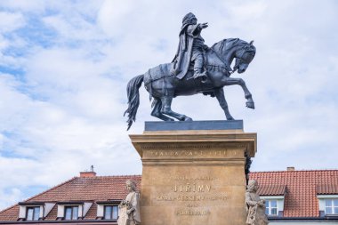 Podebrady - Çek - 27 Temmuz 2024: Podiebrad 'lı George Heykeli veya Çek Cumhuriyeti' nin Merkez Bohemya 'daki Bohemya Kralı. Yüksek kalite fotoğraf