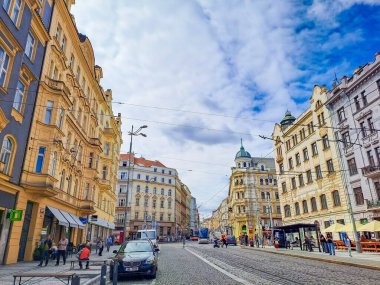 Prag - Çek - 5 Ağustos 2024: Prag 'da ortaçağ mimarisi, ortaçağ mimarisinin ayrıntıları. Prag, Çek Cumhuriyeti. Strossmayer Meydanı,