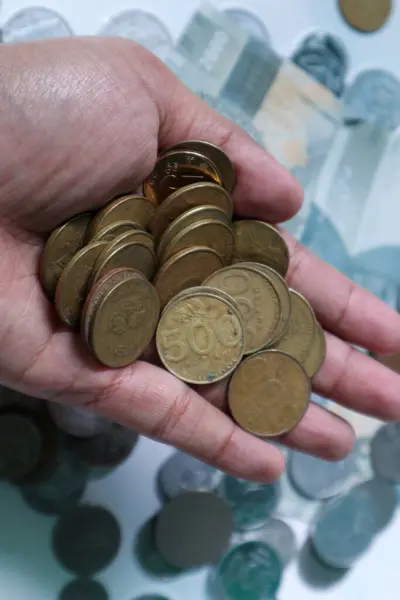 Altın sikke koleksiyonu Endonezya rupiah mezhebi Bir elde 500, portre modu