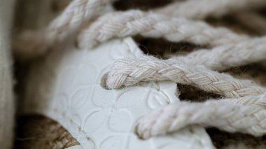 Ayakkabı bağcığı desenini kapat