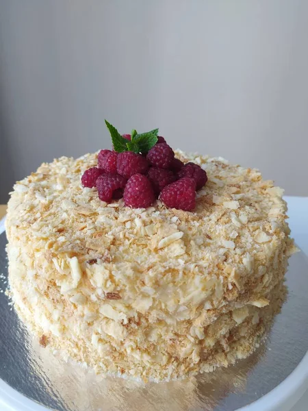 Kuchen Mit Sahne Und Erdbeeren — Stockfoto