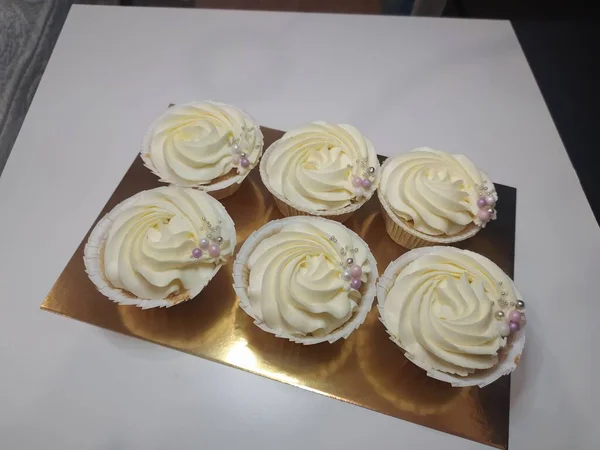 Cupcakes Decorated White Icing Chocolate — Stock Photo, Image