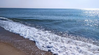 Sahilde güzel deniz dalgaları