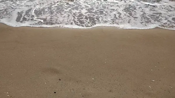 Κύματα Και Αφρού Στην Παραλία — Φωτογραφία Αρχείου